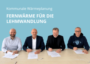 Jan Albers (Geschäftsführer Weser.Wärme.Nienburg GmbH), Claus Vollmer (Geschäftsführer GBN Wohnungsunternehmen GmbH), Thomas Breer (Geschäftsführer Stadtwerke Nienburg/Weser GmbH und Nienburg Energie GmbH) und Oliver Kirsch (Geschäftsführer Weser.Wärme.Nienburg GmbH) unterzeichnen die Absichtserklärung zum Ausbau eines Fernwärmenetzes in der Nienburger Lehmwandlung.